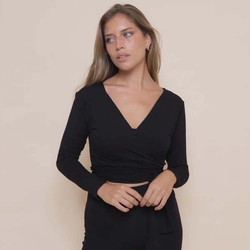 Indigo Luna Agni Wrap Top Black size M/L